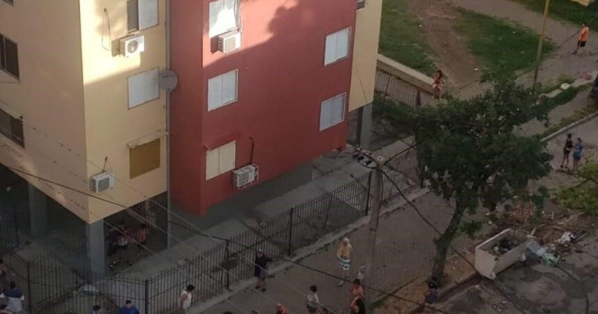 Un hincha de Colón murió tras arrojarse desde un octavo de piso minutos después del partido Un hincha de Colón murió tras arrojarse desde un octavo de piso minutos después del partido
