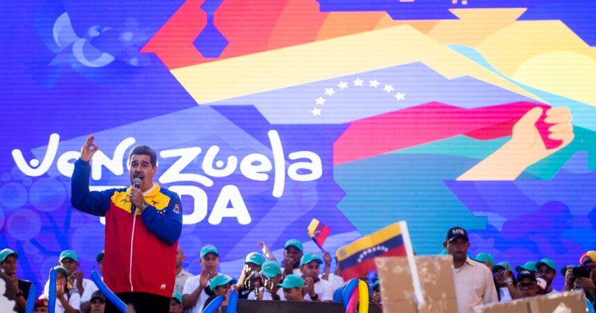 Nicolás Maduro avanza con un polémico referéndum y aviva la tensión con Brasil y Guyana Nicolás Maduro avanza con un polémico referéndum y aviva la tensión con Brasil y Guyana