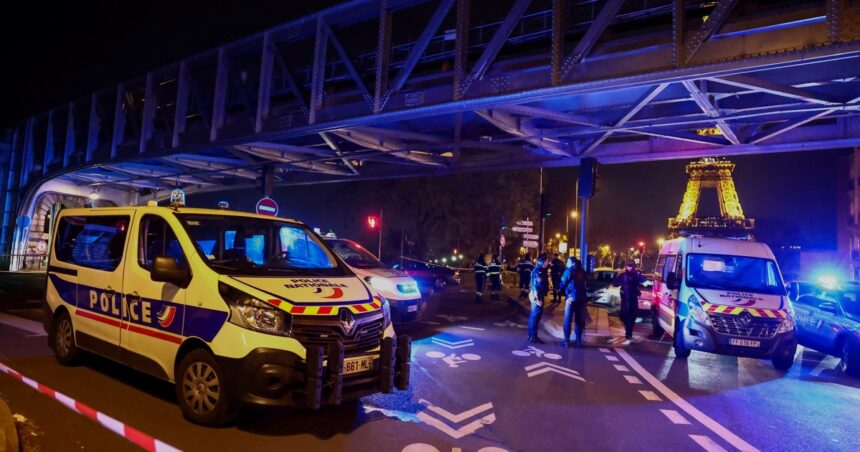 Atentado en París: un hombre fue asesinado en los alrededores de la torre Eiffel