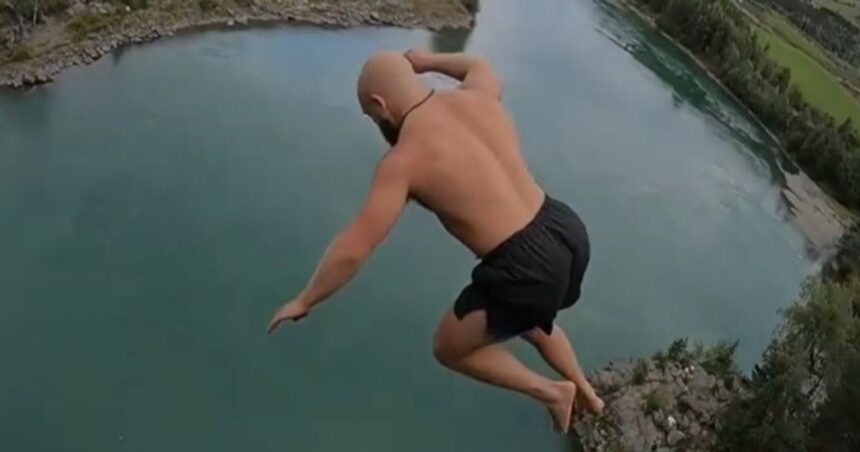 “El último Vikingo” y su salto mortal: un clavado desde 40 metros para batir el récord mundial “El último Vikingo” y su salto mortal: un clavado desde 40 metros para batir el récord mundial