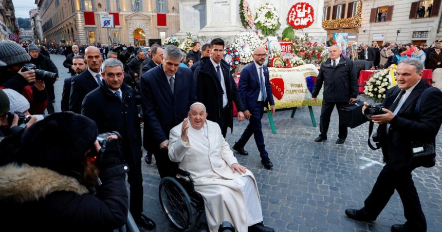 Al final el papa Francisco se dio un baño de multitudes en el Día de la Virgen Al final el papa Francisco se dio un baño de multitudes en el Día de la Virgen