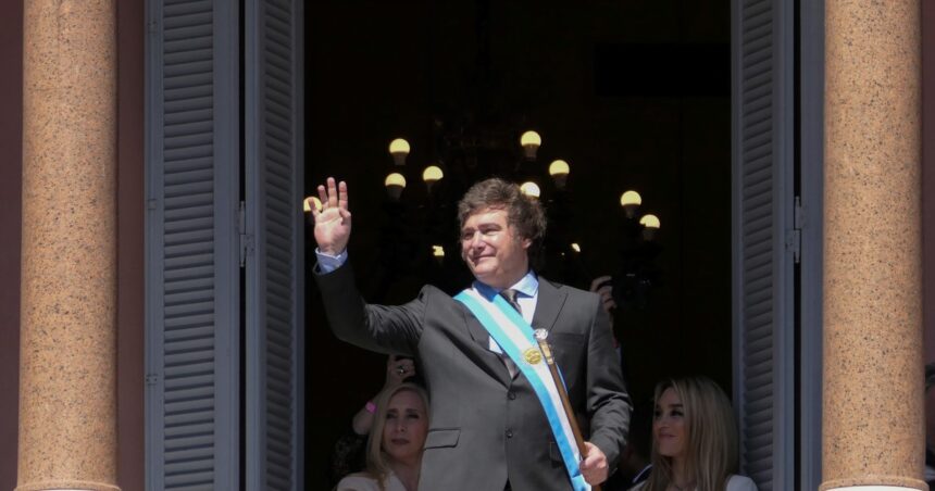 Javier Milei, el producto del fracaso político que quiere reescribir la historia Javier Milei, el producto del fracaso político que quiere reescribir la historia