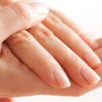 Cómo usar ajo y limón para fortalecer las uñas sin dejar mal olor