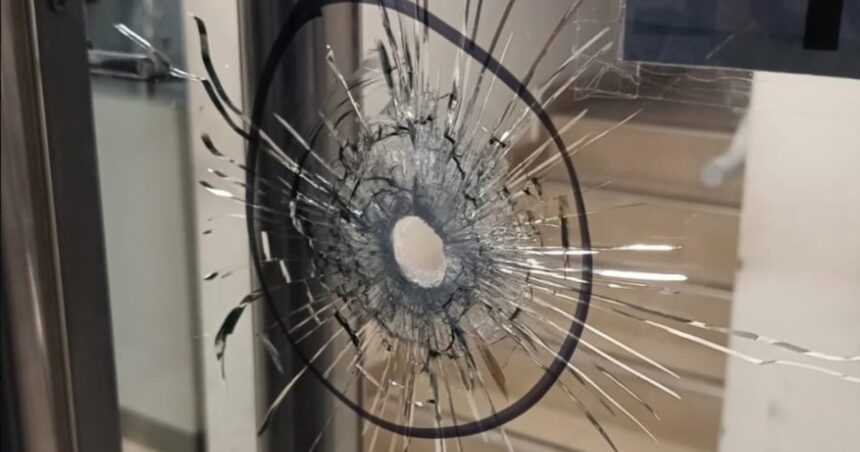 Balearon un banco de Rosario y amenazaron al gobernador Maximiliano Pullaro y su familia