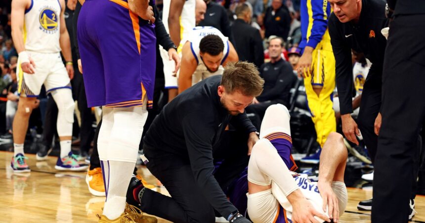 Draymond Green y otro bochorno en la NBA: pegó una trompada y sumó su tercera expulsión del año Draymond Green y otro bochorno en la NBA: pegó una trompada y sumó su tercera expulsión del año
