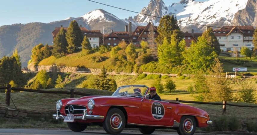 Un clásico sobre ruedas: los Mercedes-Benz brillaron en las desafiantes 1000 Millas Sport Un clásico sobre ruedas: los Mercedes-Benz brillaron en las desafiantes 1000 Millas Sport