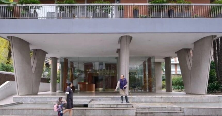 Visita guiada por el edificio en el que limpia “El encargado” de Guillermo Francella Visita guiada por el edificio en el que limpia “El encargado” de Guillermo Francella