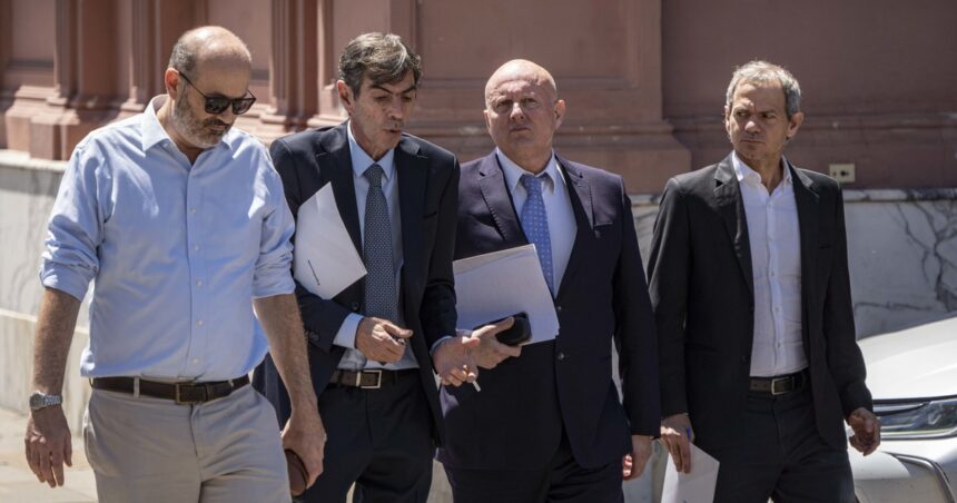 El secreto del shock liberal que Federico Sturzenegger le arrimó a Javier Milei El secreto del shock liberal que Federico Sturzenegger le arrimó a Javier Milei