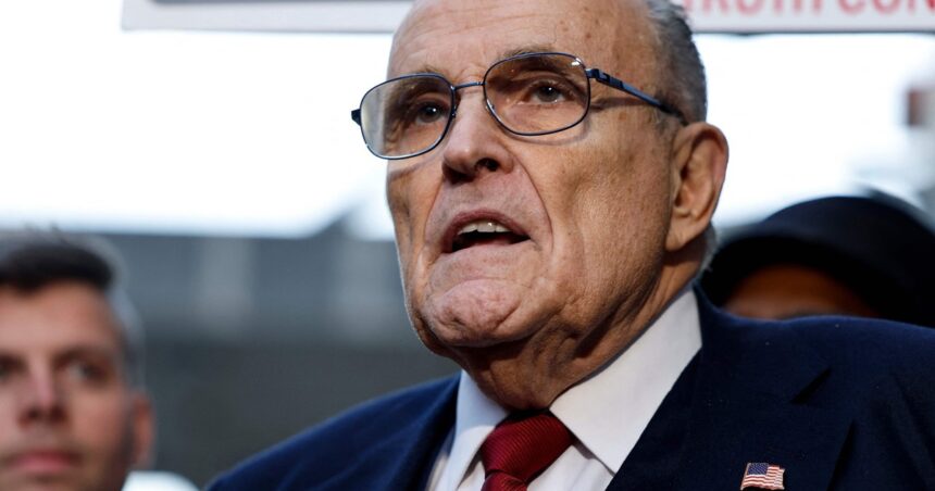 Rudolph Giuliani se declaró en bancarrota tras su condena millonaria por difamación Rudolph Giuliani se declaró en bancarrota tras su condena millonaria por difamación