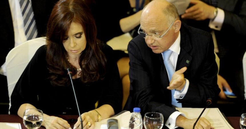 Una resolución judicial en EE.UU. causó un inesperado rayón en el bronce de Cristina Kirchner Una resolución judicial en EE.UU. causó un inesperado rayón en el bronce de Cristina Kirchner