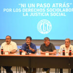 Más “duro” que Carlos Menem: el DNU restringe la huelga en casi todas las actividades