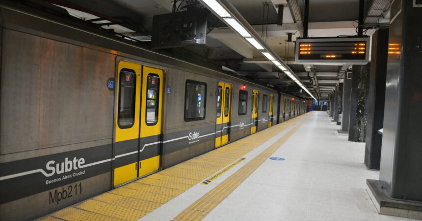 El subte aumentará 56% en dos tramos: el valor del pasaje será 0 a partir de en enero El subte aumentará 56% en dos tramos: el valor del pasaje será 0 a partir de en enero