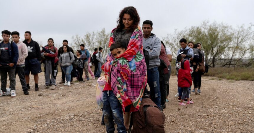 Una avalancha migratoria en la frontera con México complica al gobierno de Joe Biden Una avalancha migratoria en la frontera con México complica al gobierno de Joe Biden