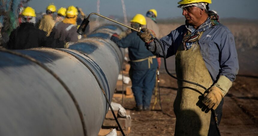 Ley ómnibus: habrá libertad para exportar petróleo y los precios los fijará el mercado