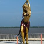 Las caderas de una estatua no mienten: homenajean a Shakira en Barranquilla, su ciudad natal