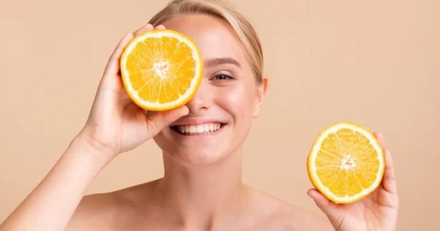 Cómo se recomienda usar la vitamina C en el rostro sin que afecte la piel