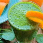¿Qué beneficios tiene tomar jugo de naranja con espinaca?