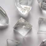 Cuarzo cristal o blanco: cómo activar sus propiedades para limpiar las malas energías