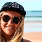 ¿Cómo se debe lavar una gorra para que no pierda su color?