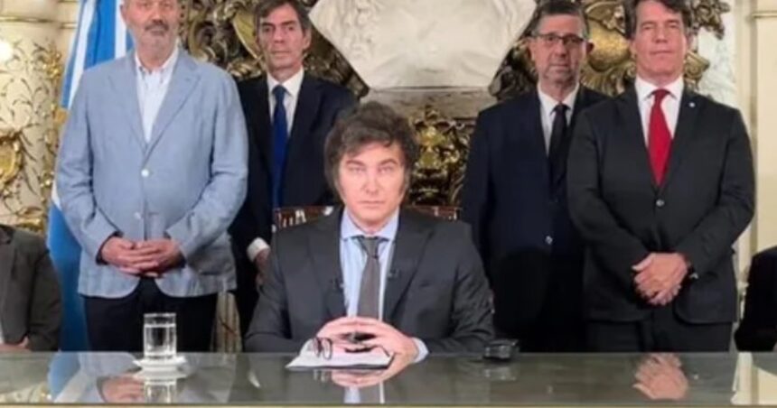 Decreto 70 y Ley Ómnibus: Mileísmo, ¿la otra cara del kirchnerismo?