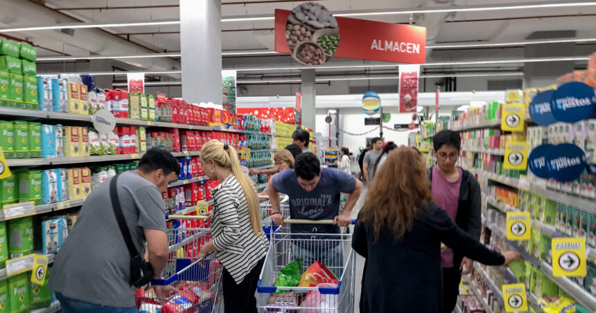 La inflación trepó a 25,5% en diciembre y cerró el año en 211,4 % La inflación trepó a 25,5% en diciembre y cerró el año en 211,4 %