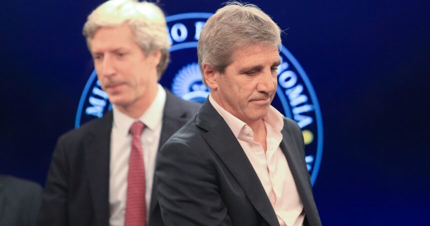 El plan Caputo y su “licuadora” de pesos: las dudas a un mes de su puesta en marcha El plan Caputo y su “licuadora” de pesos: las dudas a un mes de su puesta en marcha