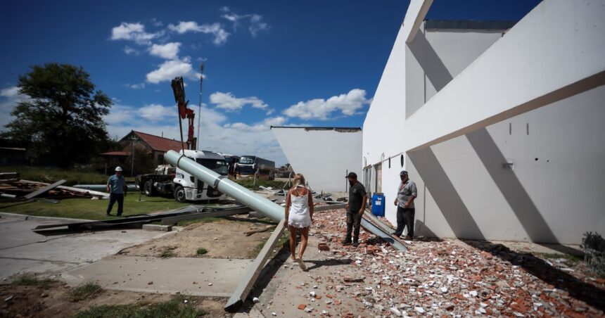 Miramar: todavía se ven los efectos del temporal que dejó dos muertos