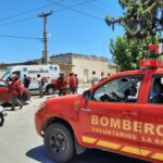 Motociclista colisionó con un auto y resultó con heridas leves
