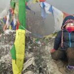 Tiene 4 años y es la más joven en llegar al campamento base del Everest