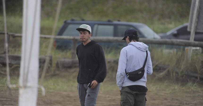 Los amigos desaparecidos en Pinamar: la pista del kayak y un dato desalentador en la búsqueda