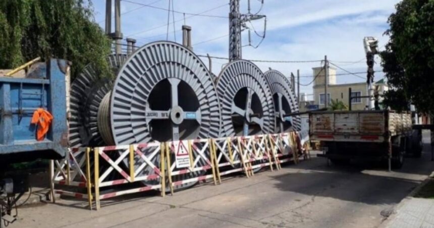 Harán una obra eléctrica que beneficiará a 80 mil vecinos del Oeste