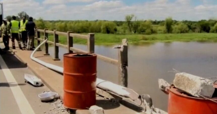 Santa Fe: encontraron muerto al camionero que volcó desde un puente y cayó a un arroyo Santa Fe: encontraron muerto al camionero que volcó desde un puente y cayó a un arroyo