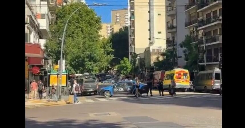 Tensión en Recoleta: golpeó a su pareja, se atrincheró y tomó a su hija con autismo como rehén Tensión en Recoleta: golpeó a su pareja, se atrincheró y tomó a su hija con autismo como rehén