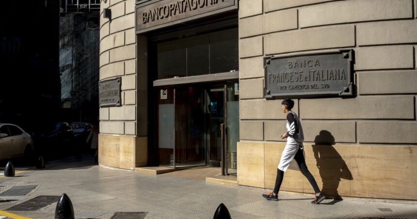Cómo operan y hasta qué hora atenderán los bancos por el paro de la CGT Cómo operan y hasta qué hora atenderán los bancos por el paro de la CGT