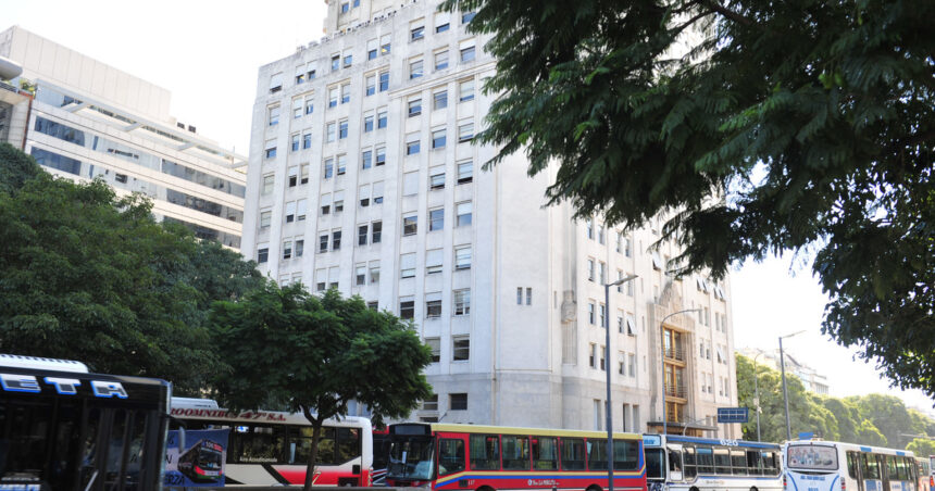 Un día después del paro de la CGT, el Gobierno hizo cambios en un área clave para los sindicatos