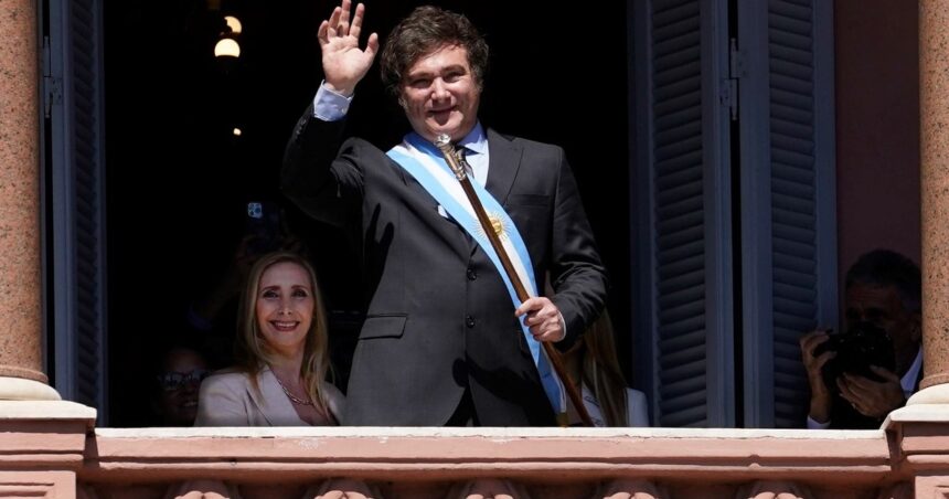 Javier Milei redobla contra los gobernadores por la Ley ómnibus: “Los voy a dejar sin un peso” Javier Milei redobla contra los gobernadores por la Ley ómnibus: “Los voy a dejar sin un peso”