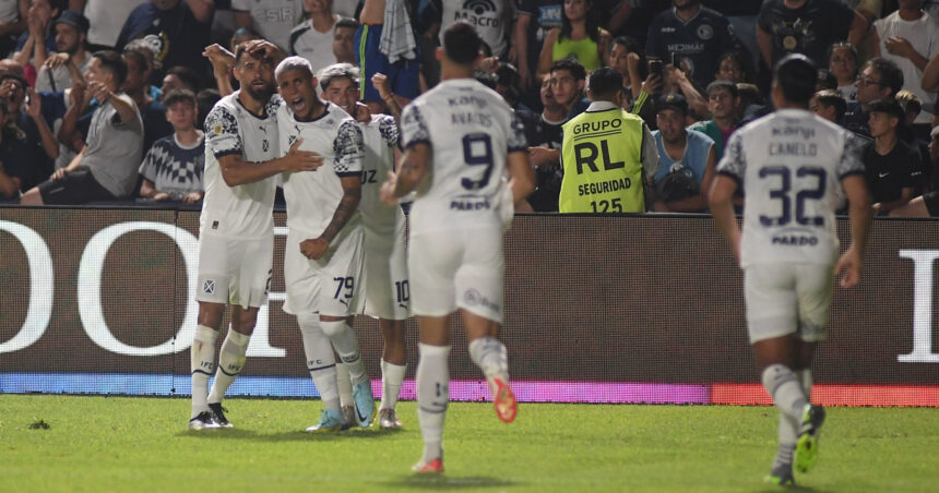Independiente pisó firme en Mendoza y dio el primer paso con el gol de Ayrton Costa Independiente pisó firme en Mendoza y dio el primer paso con el gol de Ayrton Costa