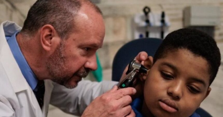 Un nene sordo escucha por primera vez a su papá gracias a un revolucionario tratamiento Un nene sordo escucha por primera vez a su papá gracias a un revolucionario tratamiento