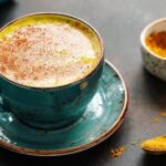 A qué hora recomiendan tomar café con cúrcuma y para qué sirve