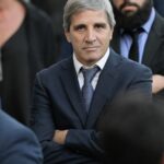 Dolarizar y no devaluar, dos ideas fuerza para Javier Milei y Luis Caputo