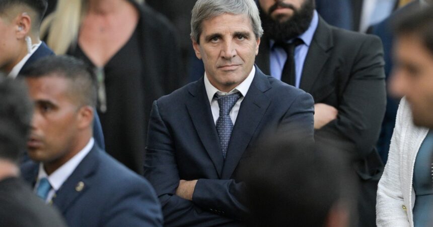 Dolarizar y no devaluar, dos ideas fuerza para Javier Milei y Luis Caputo Dolarizar y no devaluar, dos ideas fuerza para Javier Milei y Luis Caputo