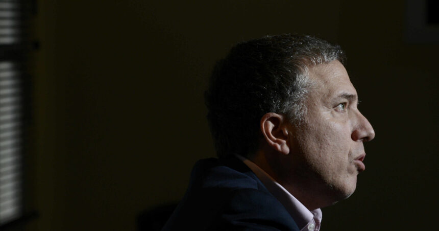 Nicolás Dujovne: “Se evitó la híper pero la incertidumbre cambiaria continúa” Nicolás Dujovne: “Se evitó la híper pero la incertidumbre cambiaria continúa”