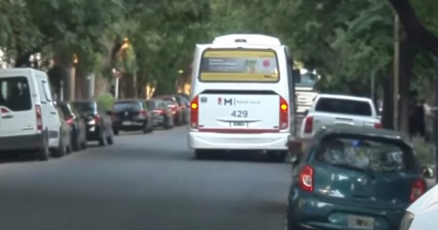 Un adolescente de 15 años murió atropellado por un colectivo en Colegiales: imputaron al chofer