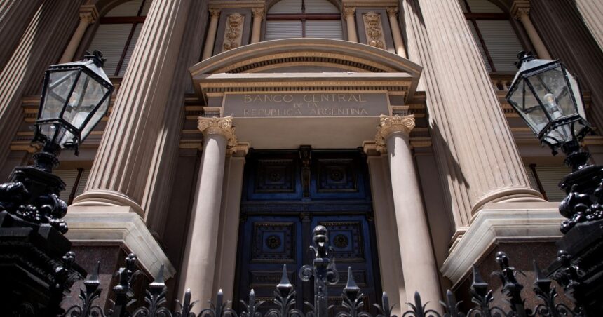 El Banco Central compra dólares pero no logra aumentar las reservas El Banco Central compra dólares pero no logra aumentar las reservas