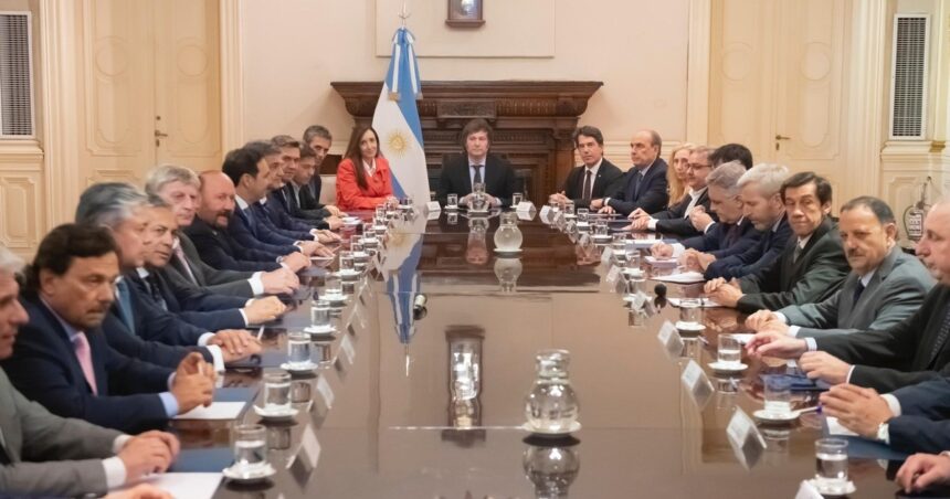 El Gobierno quema puentes con los gobernadores, anuncia más ajuste y presiona con un plebiscito El Gobierno quema puentes con los gobernadores, anuncia más ajuste y presiona con un plebiscito