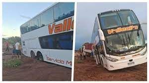 Un colectivo que tenía como destino la capital riojana, quedo varado en Río Paganzo Un colectivo que tenía como destino la capital riojana, quedo varado en Río Paganzo