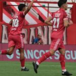 El Argentinos Juniors de Guede sigue invicto: victoria sobre Banfield en La Paternal con polémica