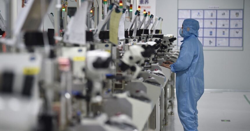 Estados Unidos se pone límites en su competencia con China por el mercado de los chips Estados Unidos se pone límites en su competencia con China por el mercado de los chips