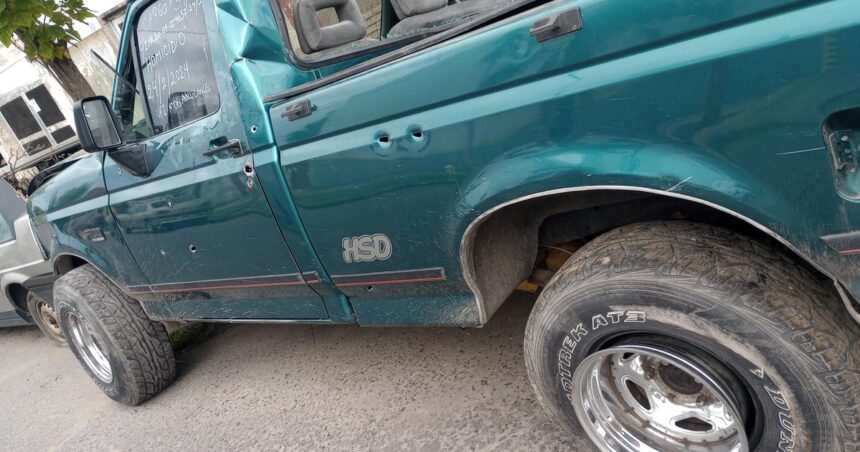 Iba en una camioneta y lo acribillaron a tiros: su ex suegro, bajo sospecha