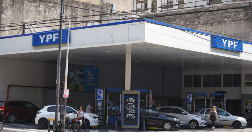 Otro aumento: desde el viernes la nafta subirá 4,5% y la súper costará $ 777 Otro aumento: desde el viernes la nafta subirá 4,5% y la súper costará $ 777